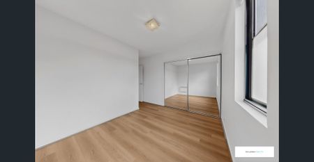 Stunning Two Bedroom Apartment, Close To Everything! - Photo 5