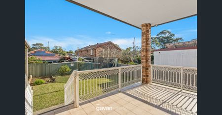 Charming three bedroom home in convenient location - Photo 3