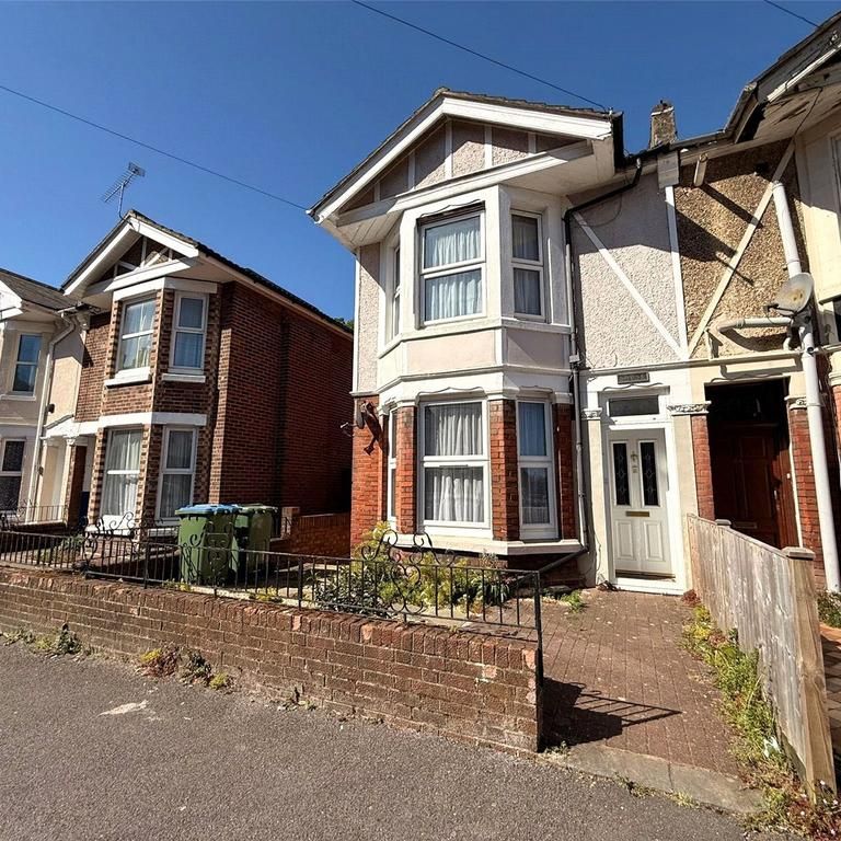 4 bedroom semi-detached house to rent - Photo 2