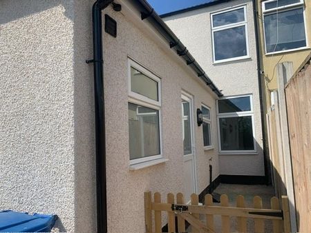 Chesterfield Avenue, Chesterfield, New Whittington - Photo 4