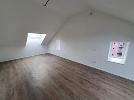 Zentrale Dachgeschosswohnung mit Charme und Stil – alle Bequemlichkeiten direkt vor der Tür - Foto 4