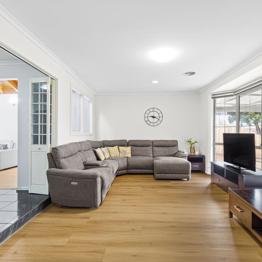 Family Home in Unbeatable Location! - Photo 1