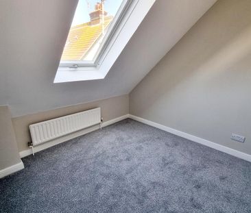 2 bedroom end of terrace house to rent - Photo 2