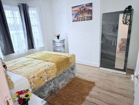 5 bedroom semi-detached house to rent - Photo 5