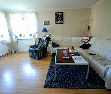 Ljus fin tvåa i lugnt skogsnära område - Foto 1