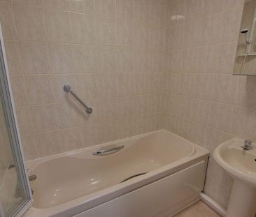 3 bedroom terraced house to rent - Photo 5