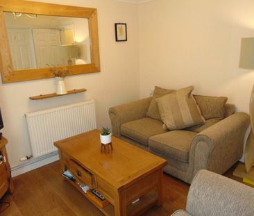 1 bedroom in a house share to rent - Photo 2