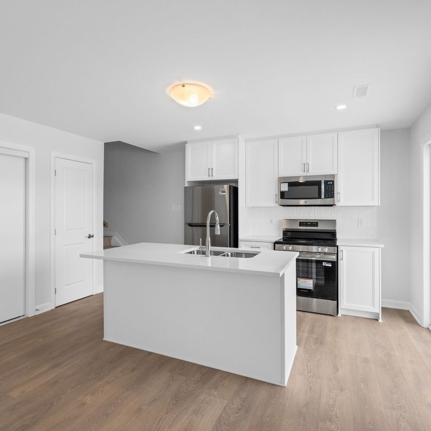 For Lease - 1227 Creekway Private, Kanata, Ontario - Photo 1