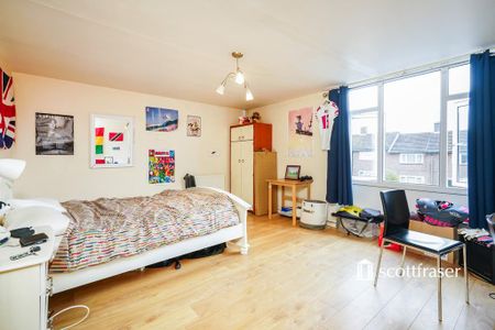 5 bedroom semi-detached house to rent - Photo 4