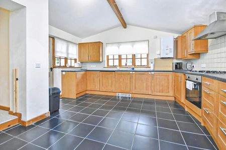 3 bedroom semi-detached house to rent - Photo 2