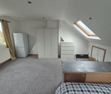 Room in a Shared House, Verdant Lane, SE6 - Photo 4