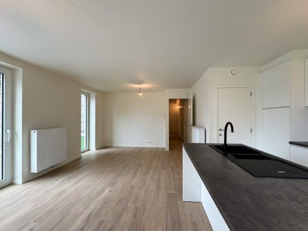 Prachtig gelijkvloersappartement met 2 slaapkamers, ruime tuin en garage. - Photo 3