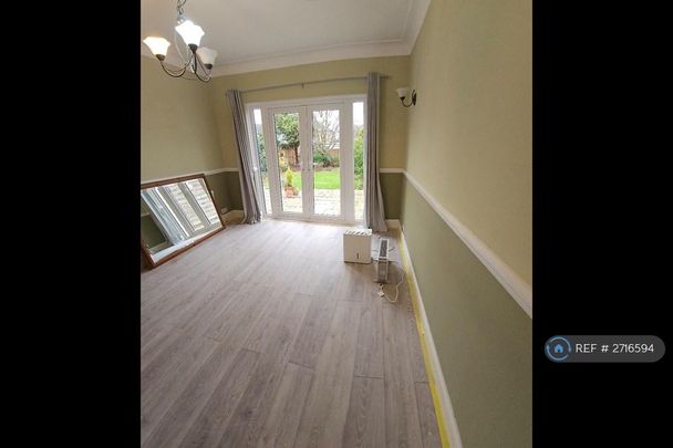 3 bedroom end of terrace house to rent - Photo 1