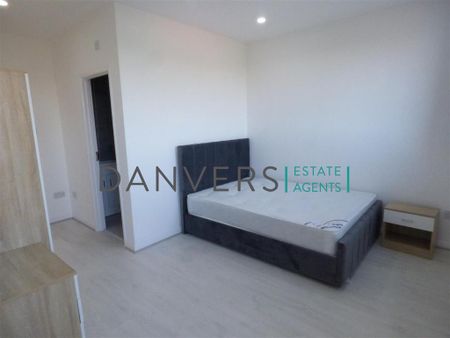 3 bedroom apartment to rent - Photo 2