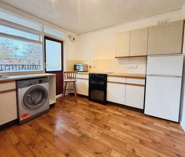 2 bedroom flat to rent - Photo 2