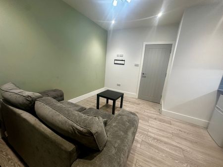 2 Bed Flat, Norfolk Street, CV1 - Photo 2