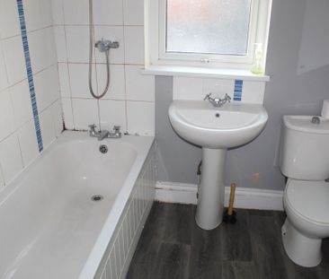 3 bed House - To Let - Photo 5