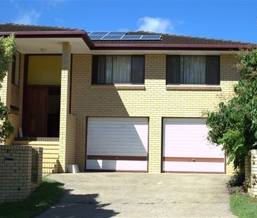 Large 3 Bed Room Family Home with Great Location - Photo 1