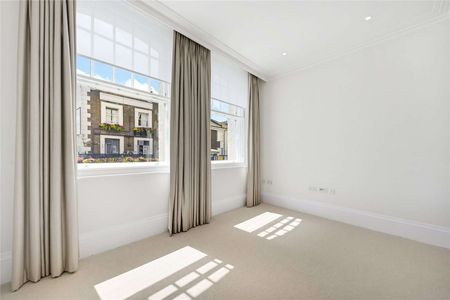 A beautifully presented two-bedroom, two-bathroom apartment occupying a prime position on the King's Road in the heart of Chelsea. - Photo 4