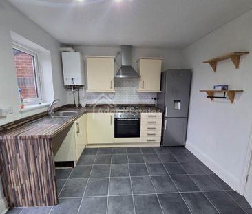 2 bedroom semi-detached house to rent - Photo 5