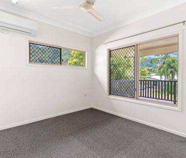 MASSIVE FAMILY HOME - SPLIT LEVEL - Photo 2