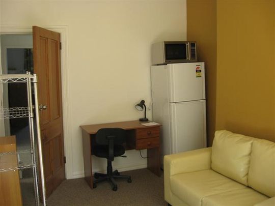 Boarding House Room – Ideal for Single Working Professional - Photo 1