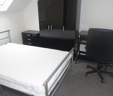 3 bedroom Flat To Let - Photo 6