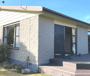 Spacious 4 bedroom Family Home - Photo 1