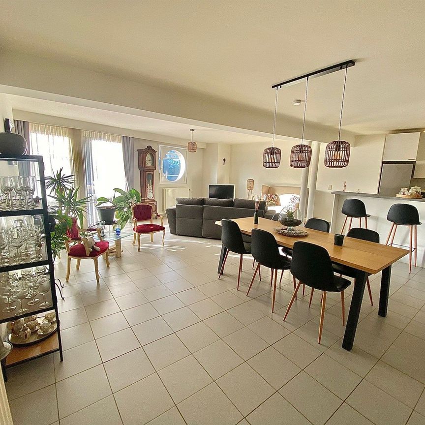 Appartement met twee slaapkamers en staanplaats nabij het centrum van Aalst - Photo 1