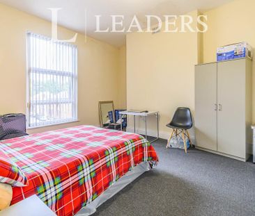 1 bedroom in a house share to rent - Photo 2