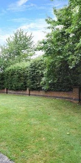 Old Burrs, Aylesbury, HP21 - Photo 1