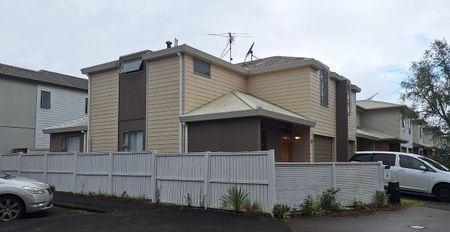 Large Townhouse 3 bedrooms with 2 bathrooms! - Photo 5