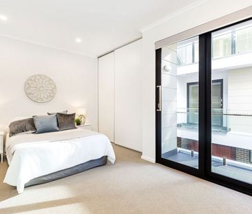 3-bedroom shared house / townhouse, Churchill Road - Photo 2