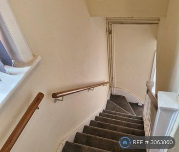 4 bedroom semi-detached house to rent - Photo 6