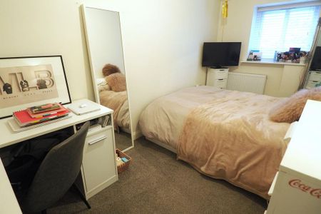 2 bedroom terraced house to rent - Photo 2