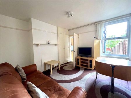 4 bedroom semi-detached house to rent - Photo 2