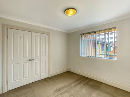 Split Level 2 Bedroom Unit! - Photo 2