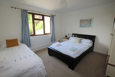 4 bed detached house to rent in Hastings, East Sussex - Photo 3