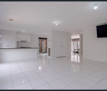 Spacious & Comfortable Family Living in Prime Epsom Location - Photo 1