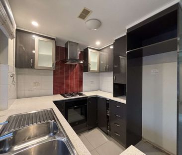 Spacious 3x2 Townhouse for Rent in Midland - Photo 3