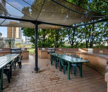 Expansive Sky-Home in Eastgate Gardens with Spectacular Views - Photo 4