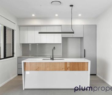 “Modern Townhouse Offering Lifestyle and Convenience In Prime Locat... - Photo 3