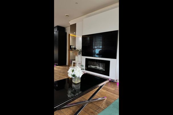 2 Bed Flat, Eltringham Street, SW18 - Photo 1