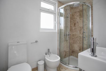 4 bedroom semi-detached house to rent - Photo 3