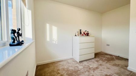 4 bedroom semi-detached house to rent - Photo 2