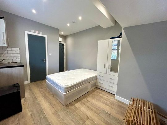 Studio to rent - Photo 1