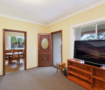 36 Wimbledon Grove, Garden Suburb NSW 2289 - House For Rent | Domain - Photo 3