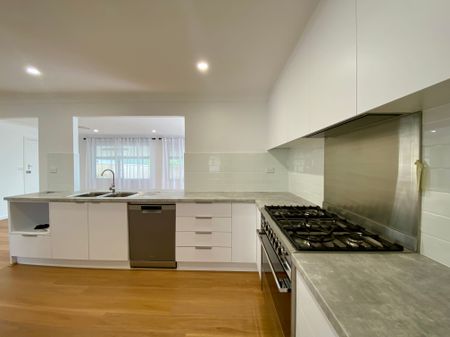 Beautifully Renovated - Photo 5