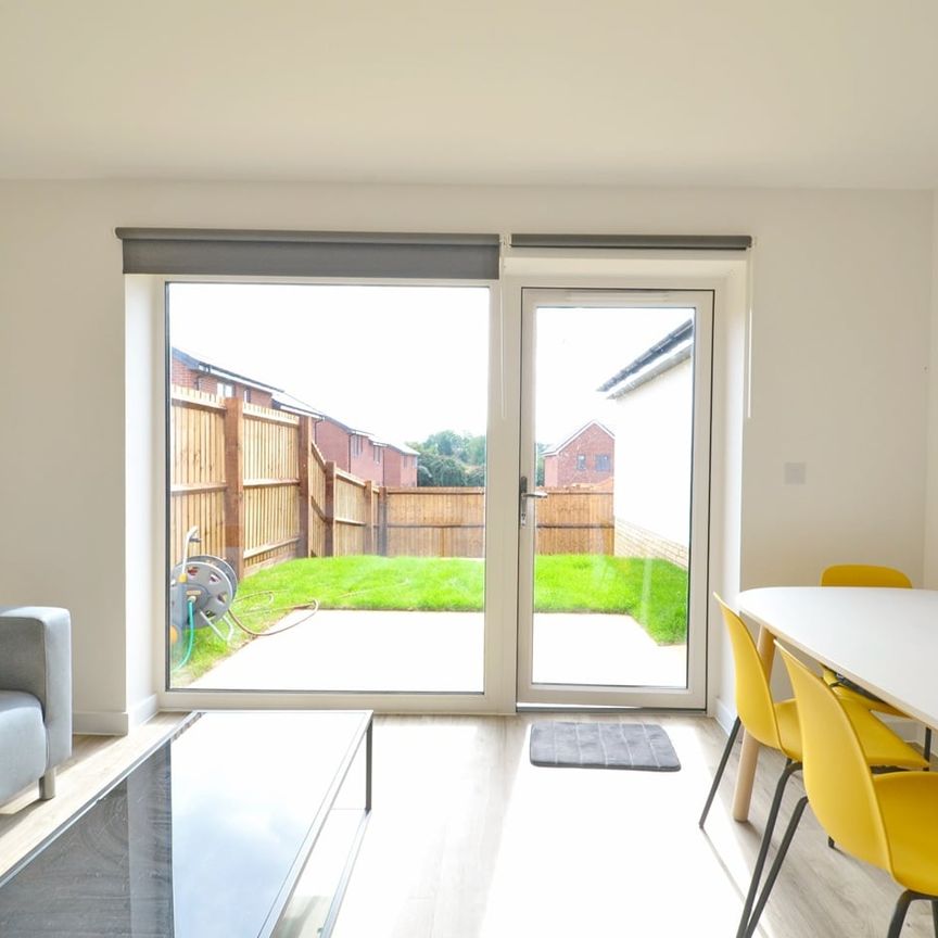 5 Bed Semi-Detached House, Clover Way, BS34 - Photo 1