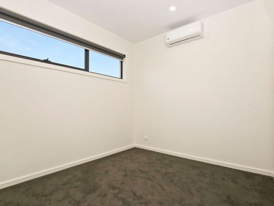 3/4 Dickens Street, Heidelberg Heights VIC 3081 - Townhouse For Rent | Domain - Photo 1